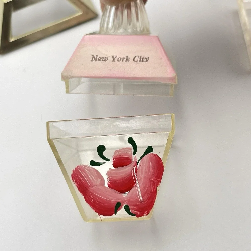 Vintage New York City Lamp Post Salt And Pepper Shakers Souvenir‎ Mid Century